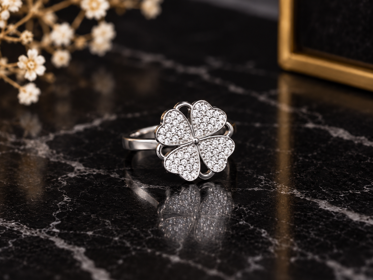 Lucky Clover Spin Ring