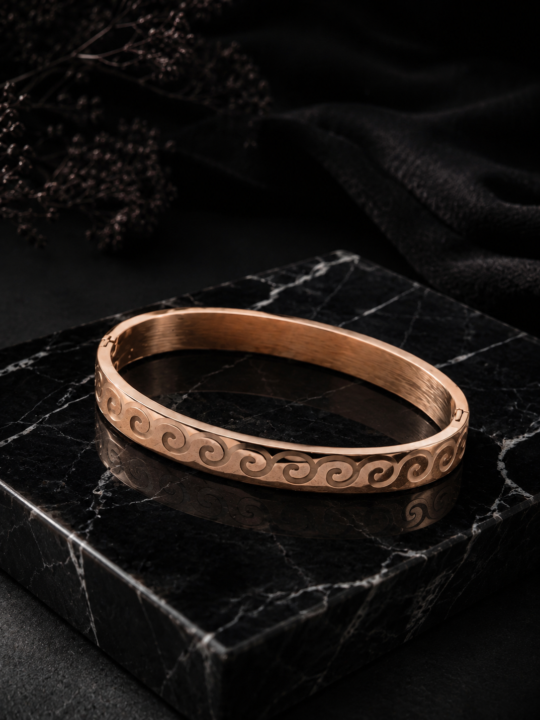 Rose Crest Oval Kada